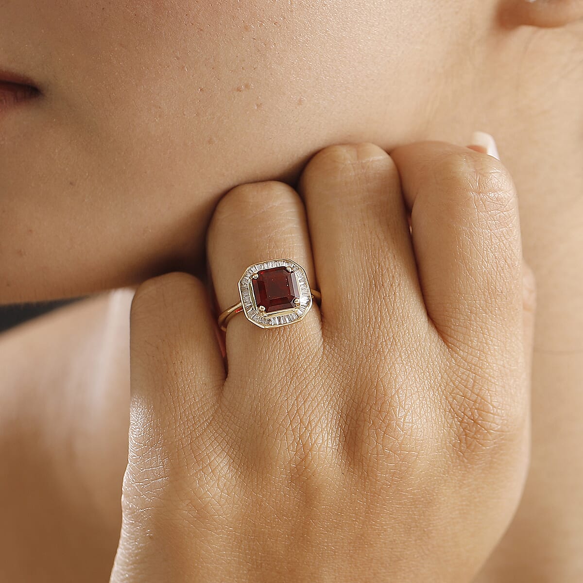 Luxoro Premium Mexican Cherry Fire Opal and G-H I3 Diamond 1.90 ctw Ring in 10K Yellow Gold (Size 8.0) image number 2