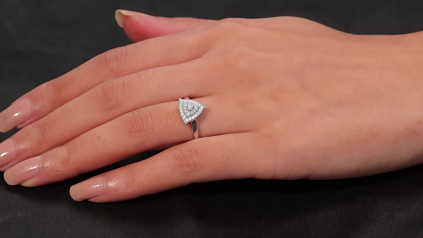 Luxuriant Lab Grown Diamond (SI) Ring in Rhodium Over Sterling Silver (Size 7.0) 0.35 ctw