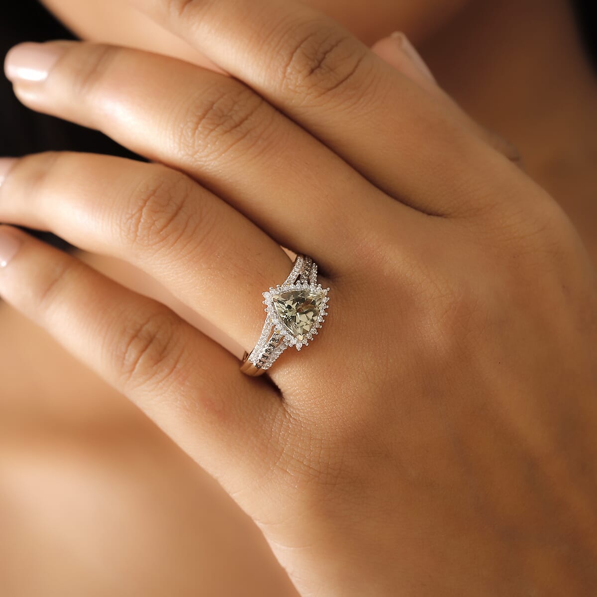 Luxoro AAA Turkizite, I2 Natural Champagne and Diamond 2.35 ctw Vintage Luxe Ring in 14K Yellow Gold (Size 9.0) image number 2