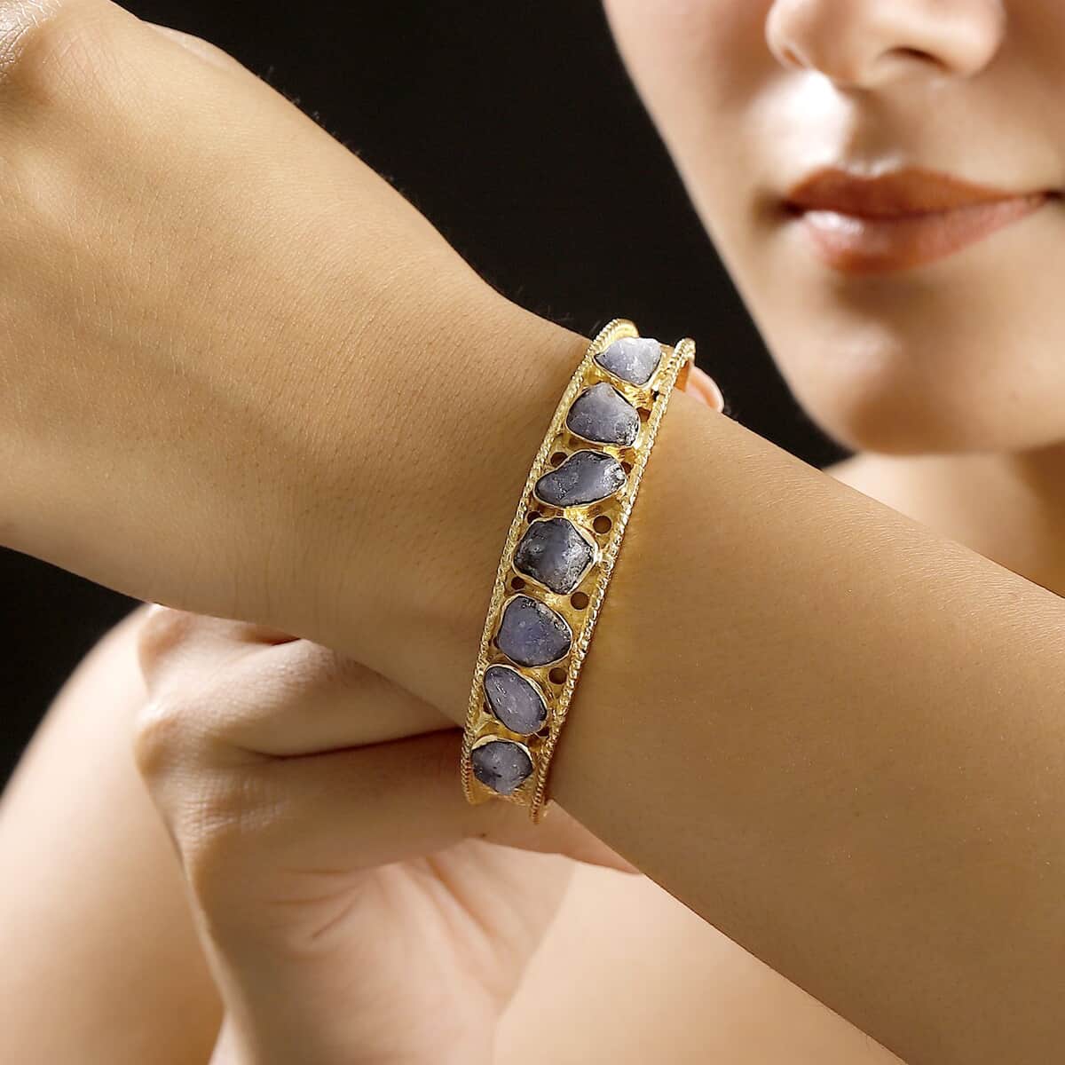 Karis Rough Cut Tanzanite 29.65 ctw Bangle Bracelet in 18K YG Plated (7.25 In) image number 2