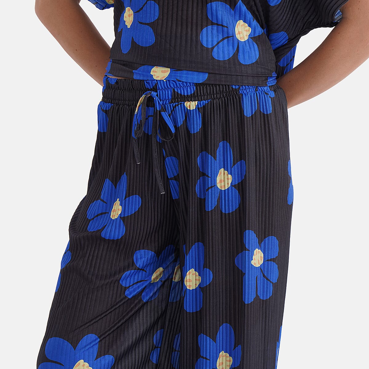 Tamsy Blue Daisy 2 Piece Pleated Polyester Top and Bottom Set - One Size Fits Most image number 8
