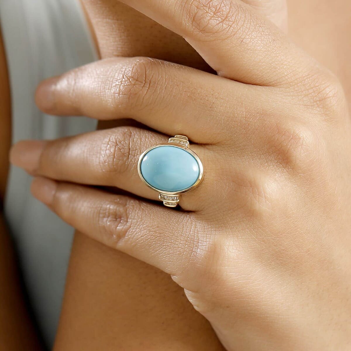 Luxoro Premium Sleeping Beauty Turquoise and G-H I2 Diamond 9.30 ctw Ring in 10K Yellow Gold (Size 11.0) 4.90 Grams image number 2