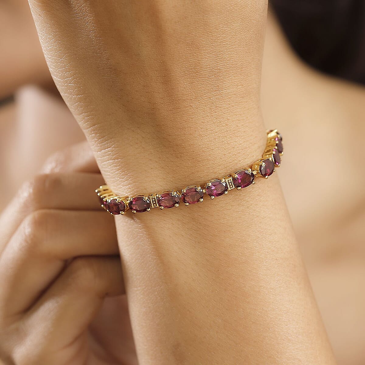 Raspberry Rhodolite Garnet 20.85 ctw Bracelet in 18K Vermeil Yellow Gold Over Sterling Silver (7.25 In) image number 2