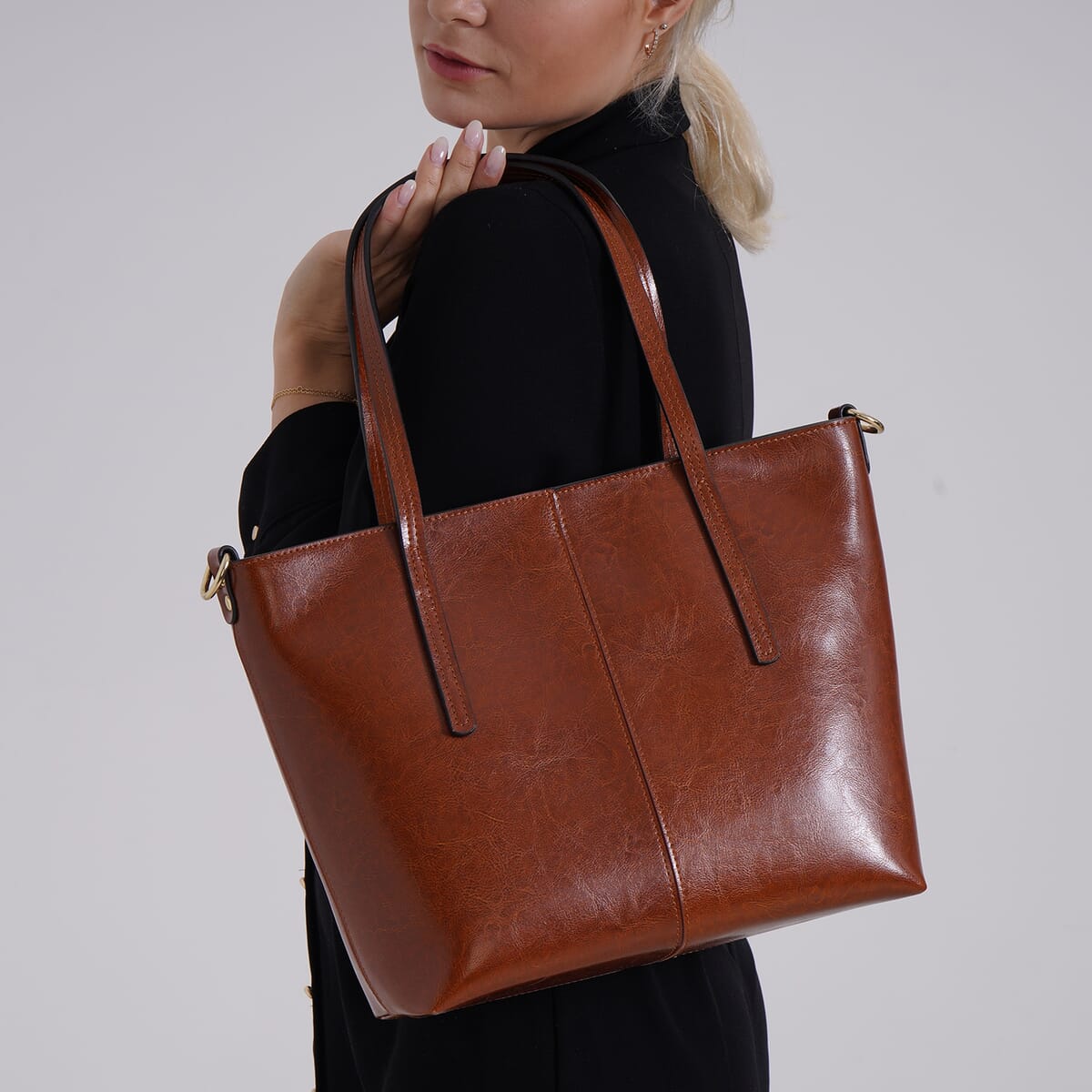 Closeout Deal Tan Genuine Leather Tote Bag image number 2