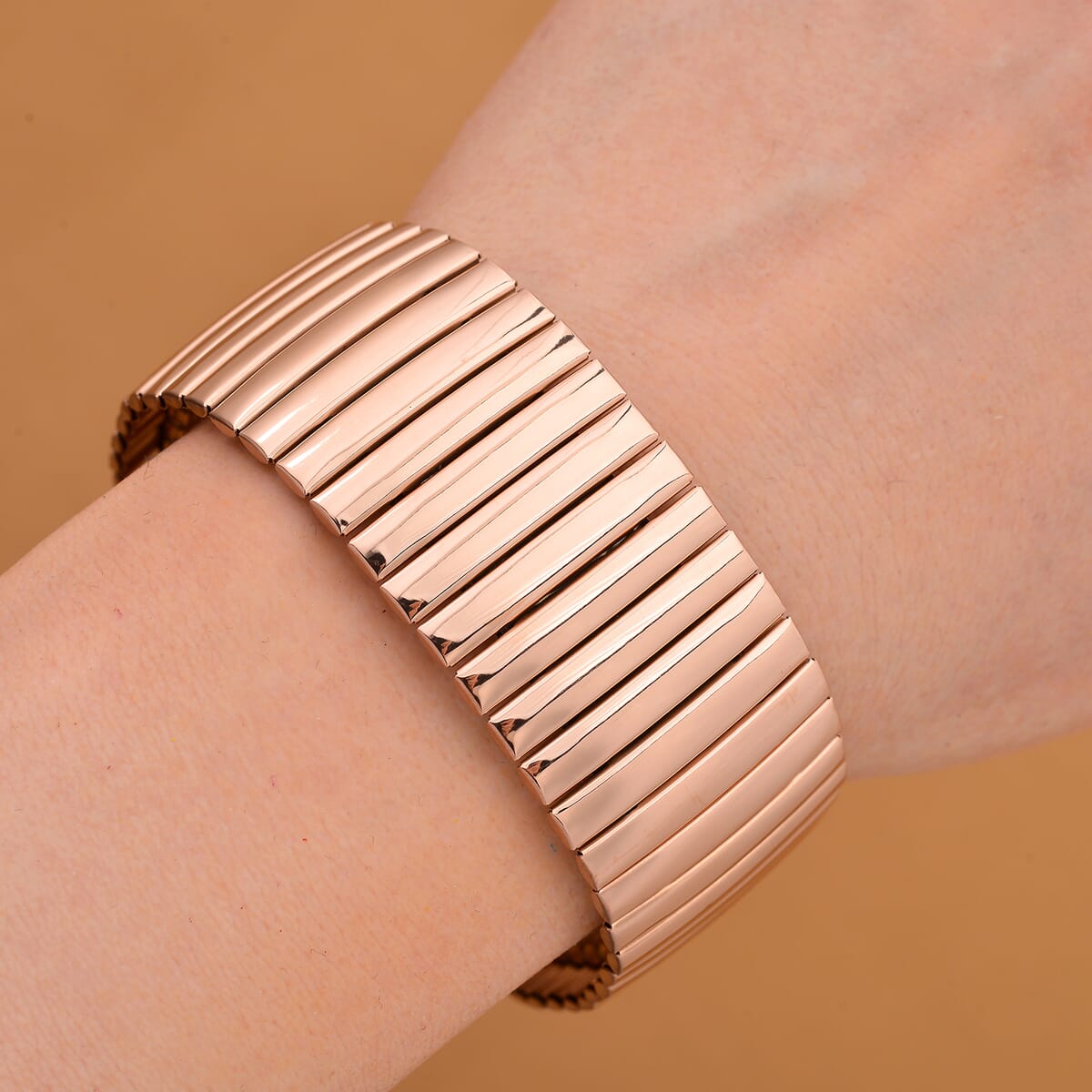 Herringbone Chain Bracelet in ION Plated RG Stainless Steel (7.5-8.0In) image number 1
