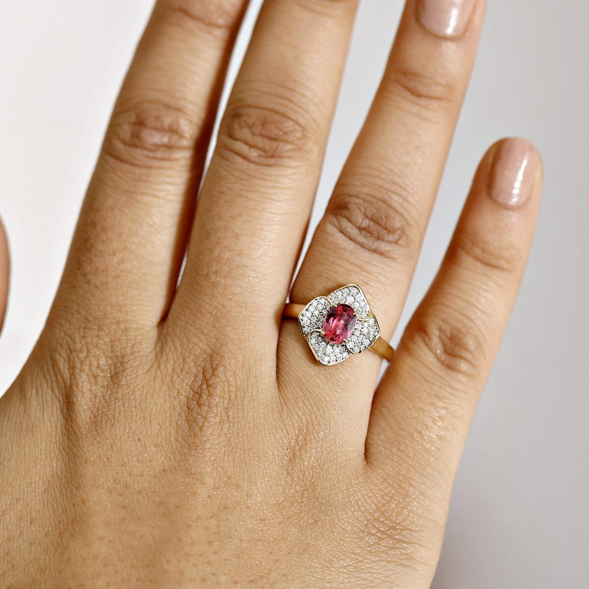 Certified & Appraised Luxoro AAA Padparadscha Sapphire (BT) 10.0) and I2 Diamond 1.30 ctw Ring in 14K Yellow Gold (Size 8.0) image number 2