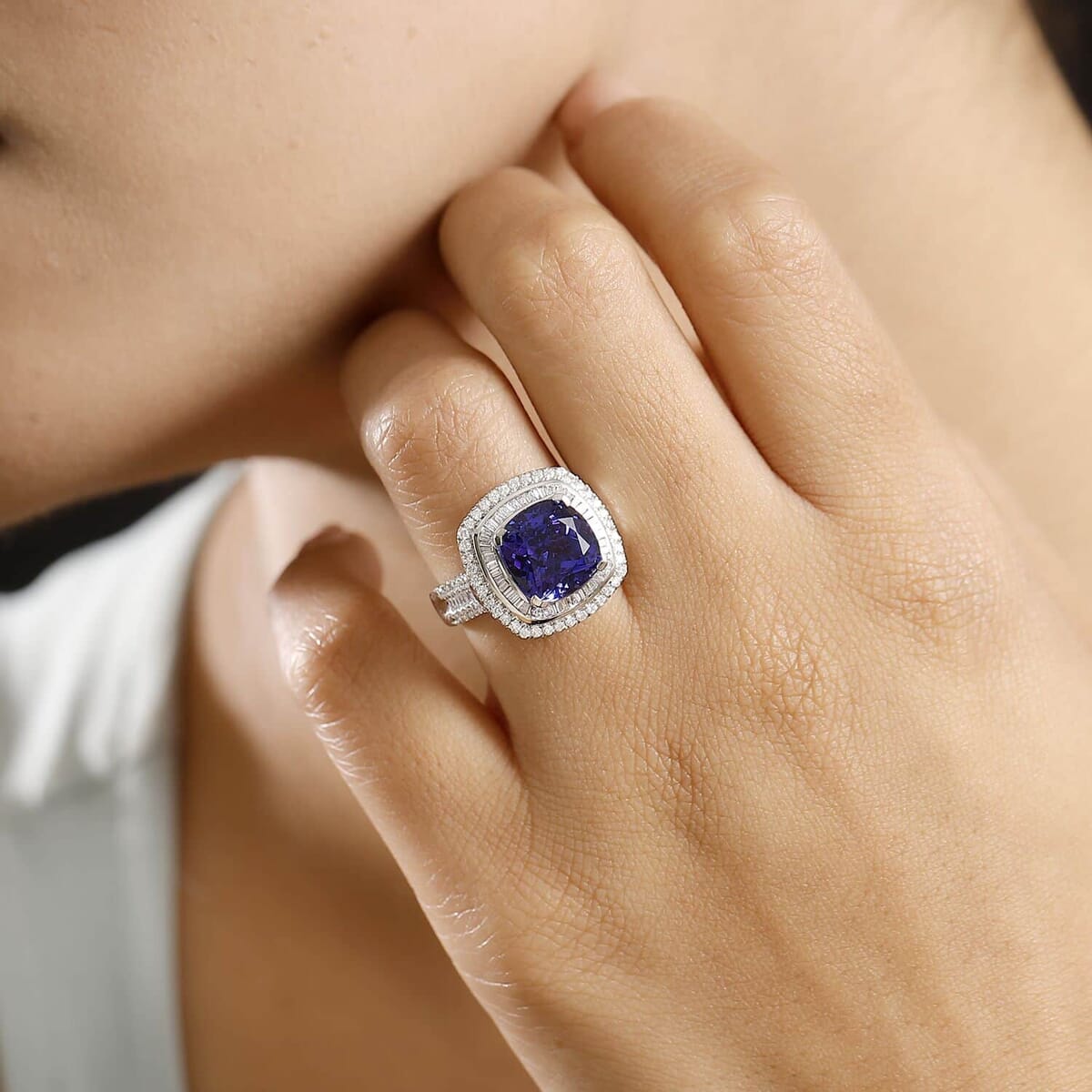 Certified & Appraised Rhapsody AAAA Tanzanite and E-F VS Diamond 6.38 ctw Ring in 950 Platinum (Size 7.5) 10.25 Grams image number 2