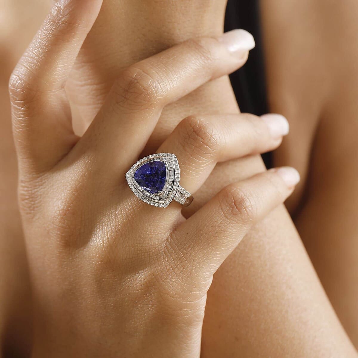 Certified & Appraised Rhapsody AAAA Tanzanite and E-F VS Diamond 6.40 ctw Ring in 950 Platinum (Size 10.5) 11.70 Grams image number 2