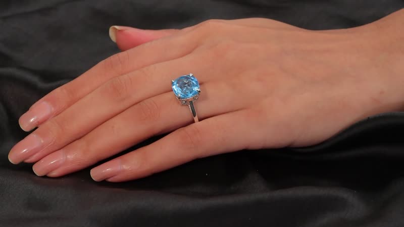 Sky Blue Topaz Solitair Ring in Platinum Over Sterling Silver (Size 7.0) 8.90 ctw