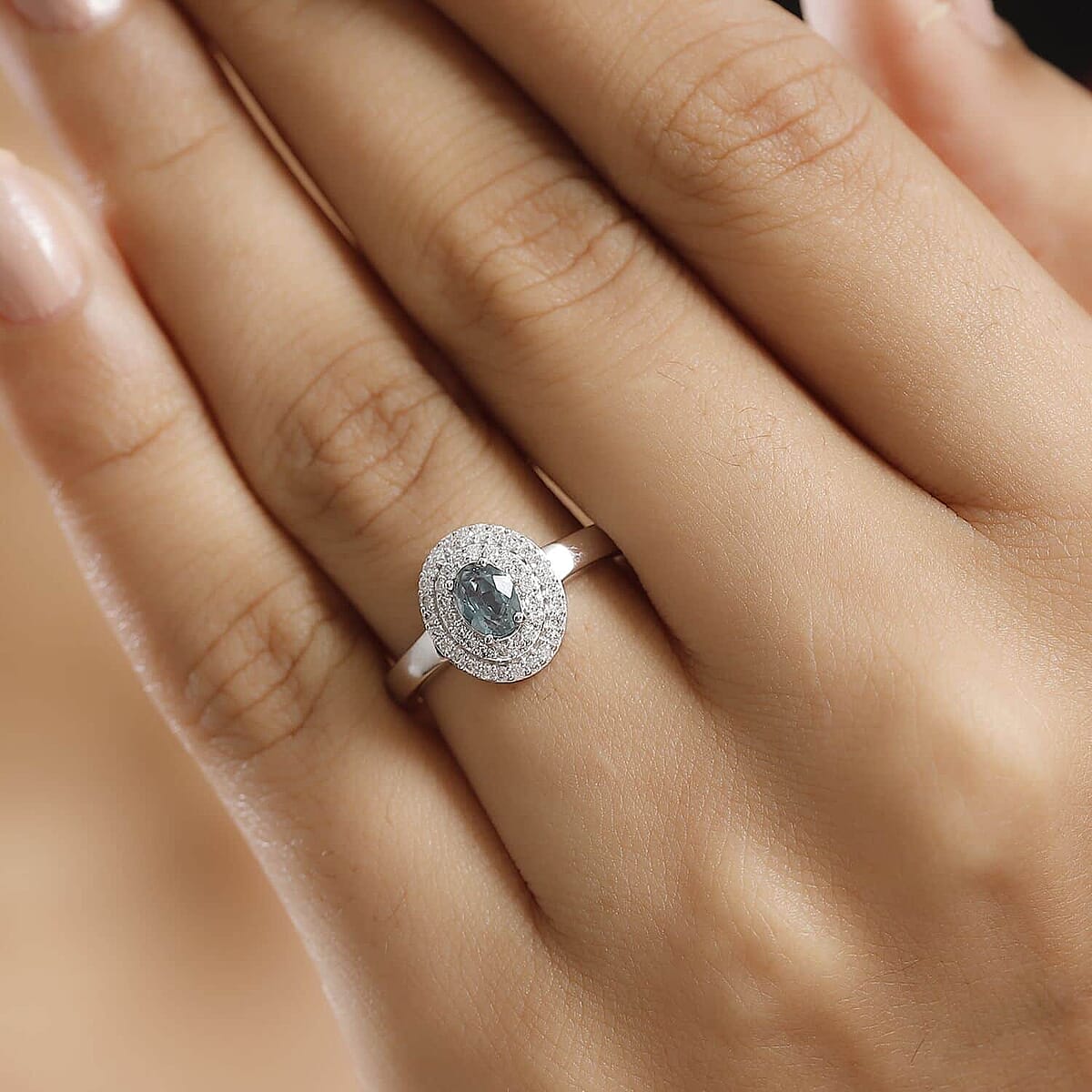 Luxoro AAA Narsipatnam Alexandrite and G-H I2 Diamond 0.85 ctw Double Halo Ring in 10K White Gold (Size 6.5) image number 2
