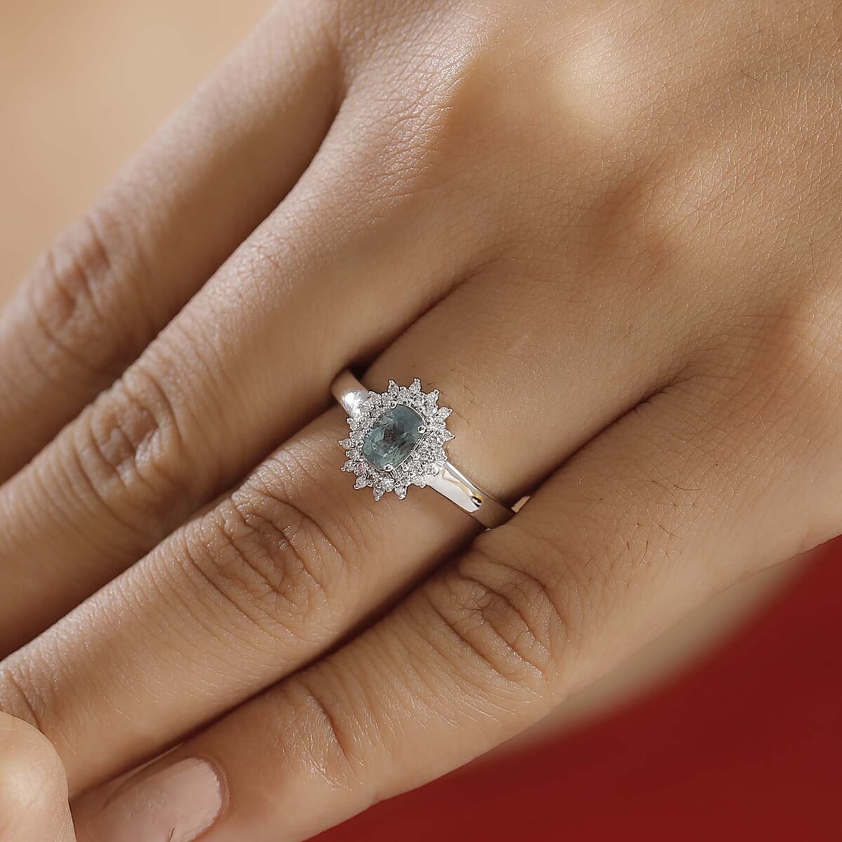 Luxoro AAA Narsipatnam Alexandrite and G-H I2 Diamond 0.90 ctw Double Halo Ring in 10K White Gold (Size 8.0) image number 2