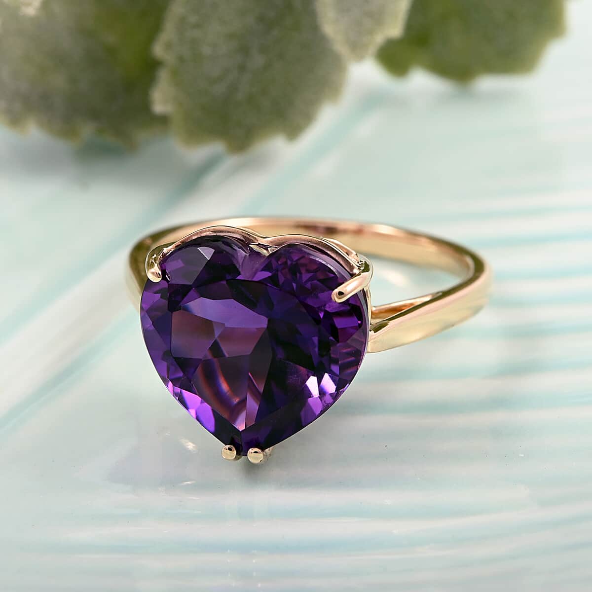 Luxoro AAA Lusaka Amethyst 5.65 ctw Heart Ring in 10K Yellow Gold (Size 10.0) image number 1