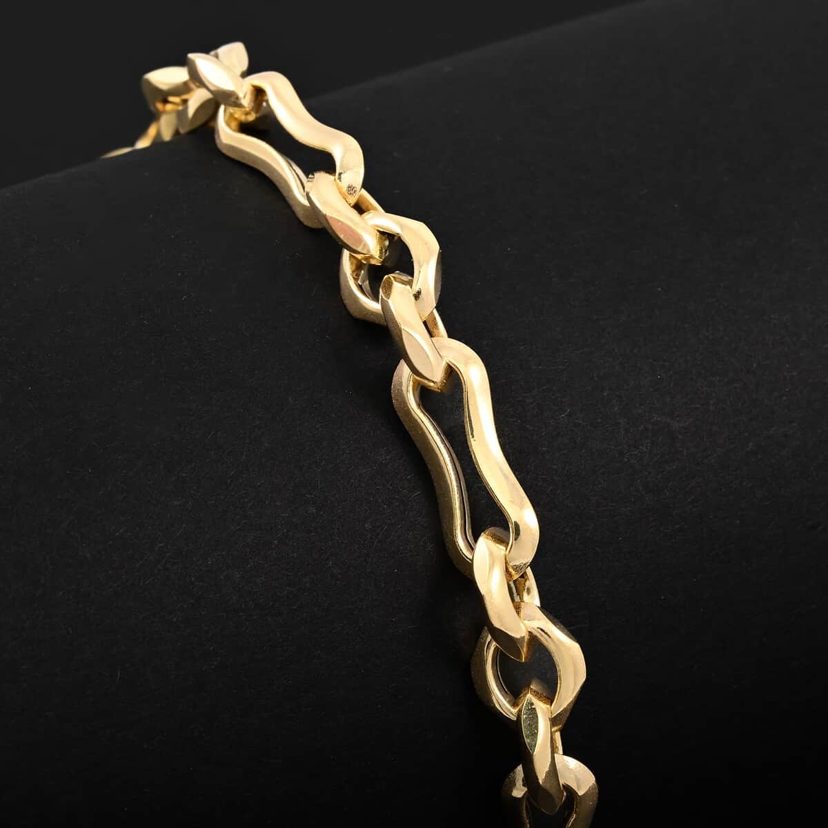 Italian 5.7mm Faceted Infinity Rolo Bracelet in 10K Yellow Gold (7.50 In) 4.50 Grams image number 1