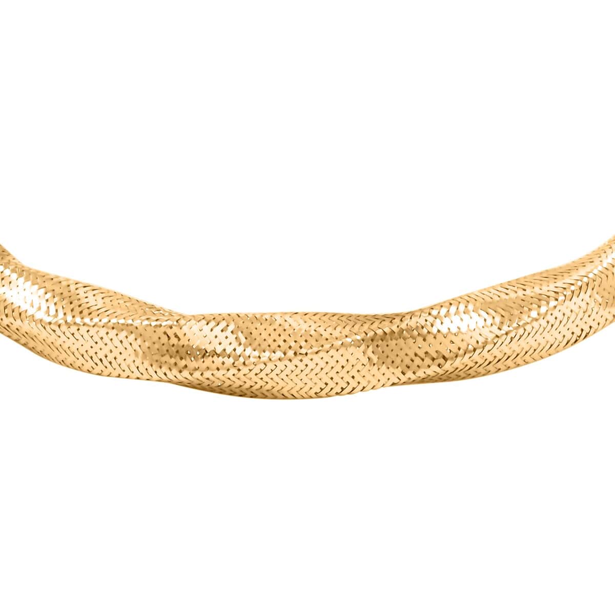 Italian 6.0mm Twisted Mesh Stretch Bangle Bracelet in 10K Yellow Gold (7.25 In) 2.60 Grams image number 2