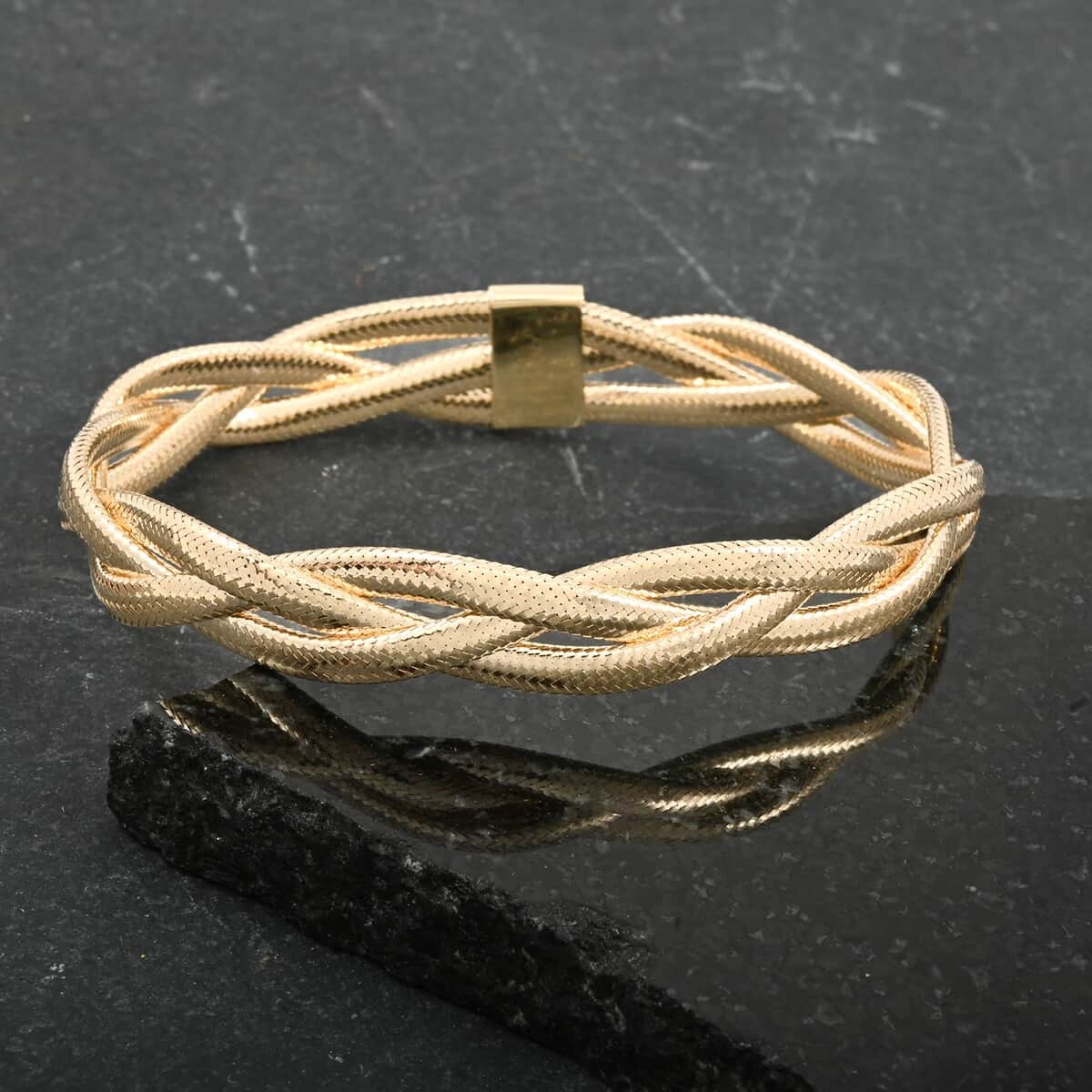 Italian 8.0mm Braided Mesh Bangle Bracelet in 10K Yellow Gold (7.25 In) 2.80 Grams image number 1