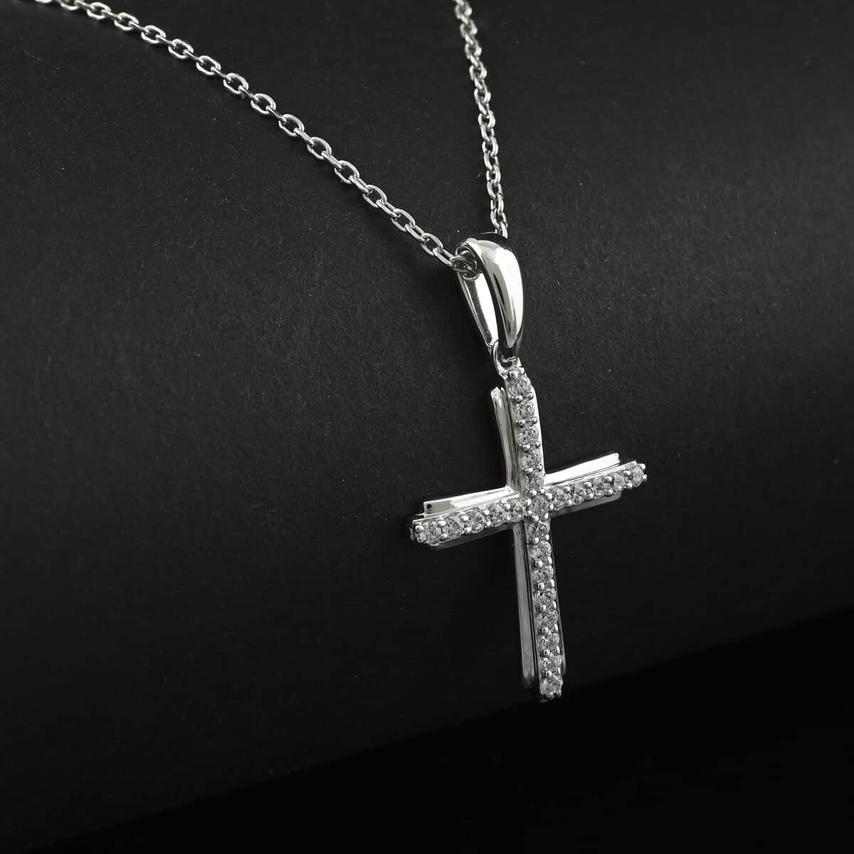 Doorbuster Luxuriant Lab Grown Diamond G SI 0.25 ctw Cross Pendant in Sterling Silver image number 1