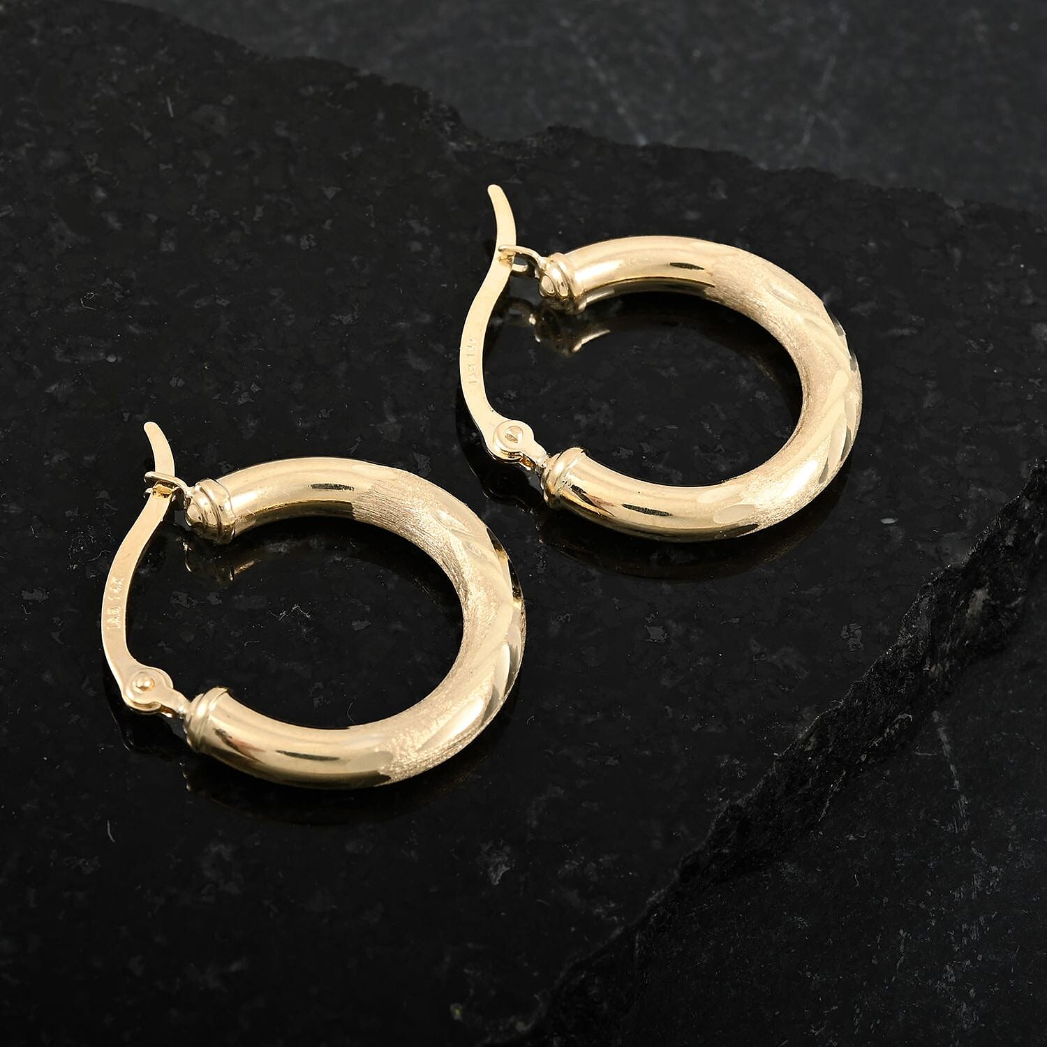 14K Yellow Gold 18.9x2.9mm Hoop Earrings 1.20 Grams