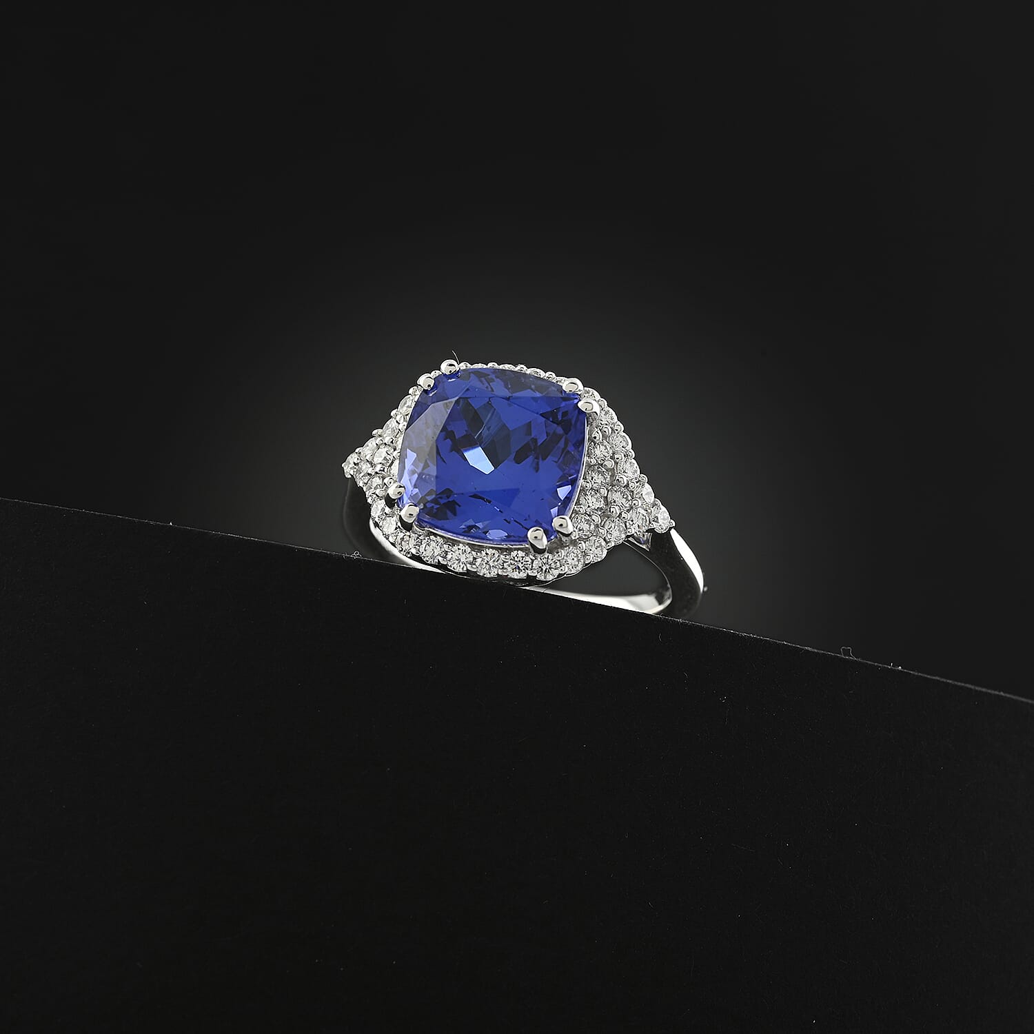 Doorbuster Certified & Appraised Rhapsody 950 Platinum AAAA Tanzanite, Diamond (E-F, VS) (0.60 cts) Ring (Size 10.0) (8.15 g) 6.00 ctw