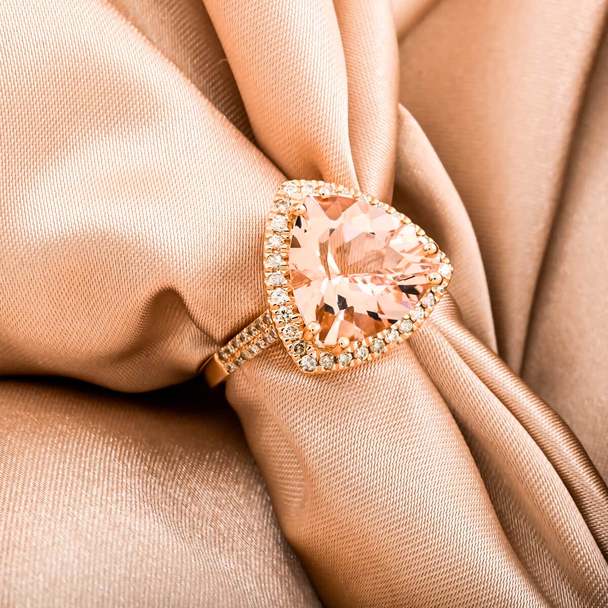 Certified & Appraised Luxoro AAA Marropino Morganite and G-H I2 Diamond 5.15 ctw Ring in 10K Rose Gold (Size 10.0) 4.30 Grams image number 1