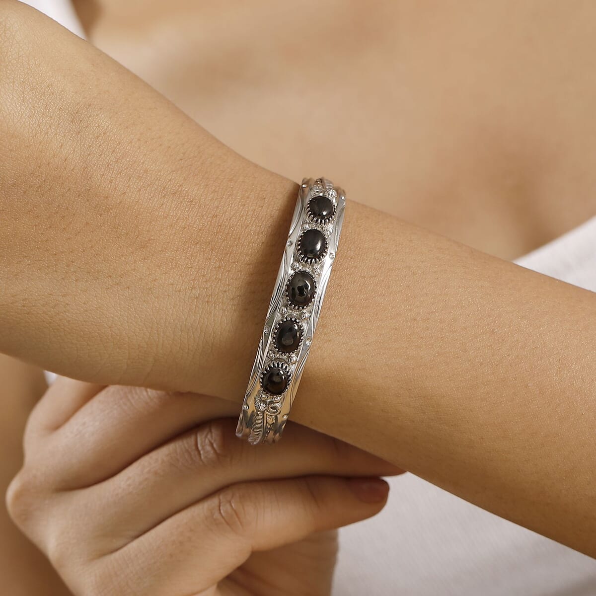 Karis Elite Shungite 3.90 ctw Cuff Cuff Bracelet in Platinum Bond image number 2