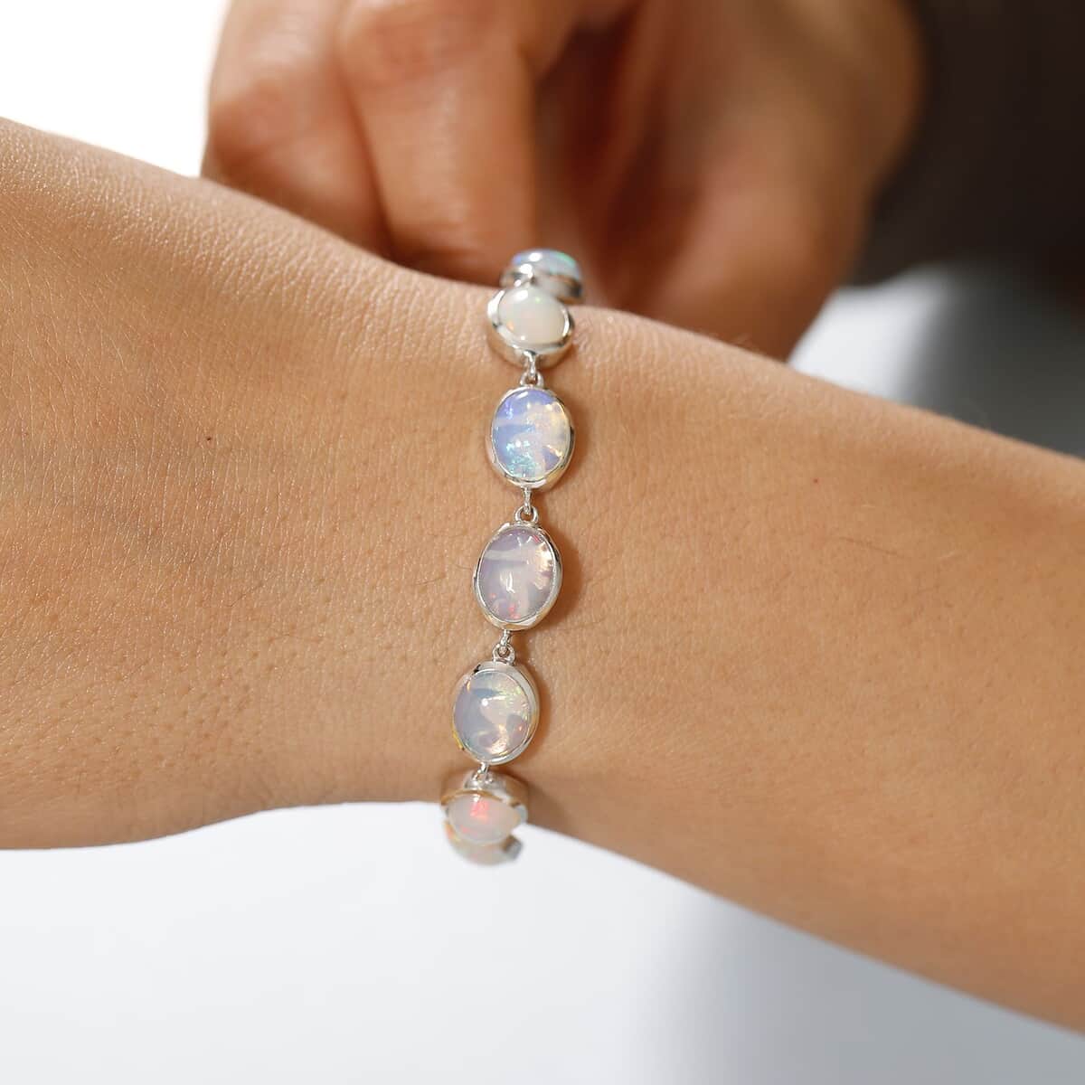 Premium Ethiopian Welo Opal 16.00 ctw Seahorse Bracelet in Rhodium Over Sterling Silver (7.25 In) image number 2