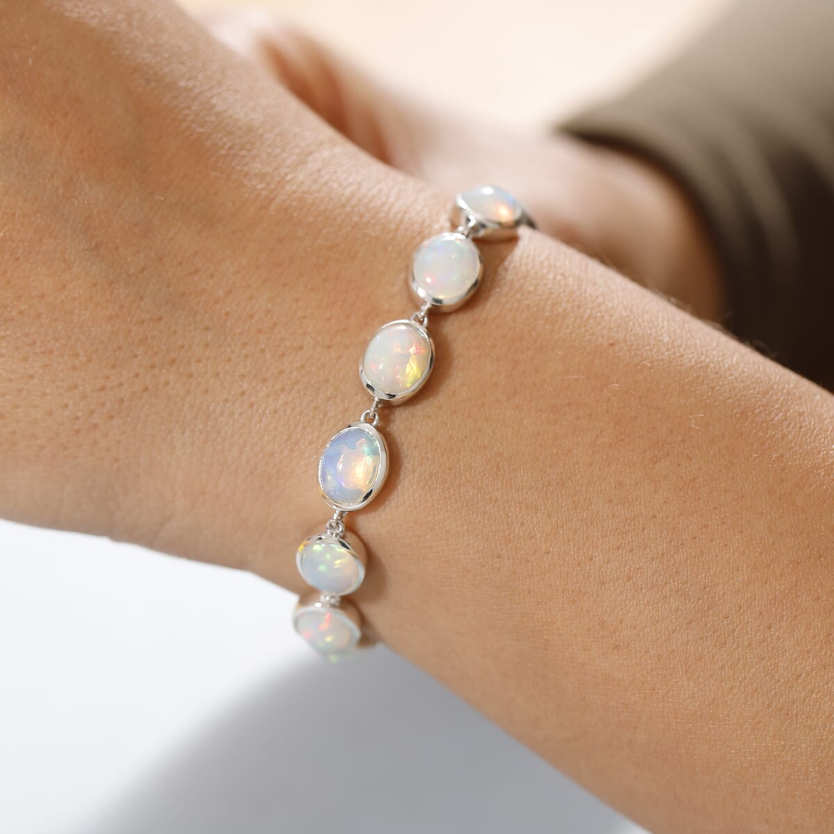 Premium Ethiopian Welo Opal 18.00 ctw Turtle Bracelet in Rhodium Over Sterling Silver (8.00 In) image number 2