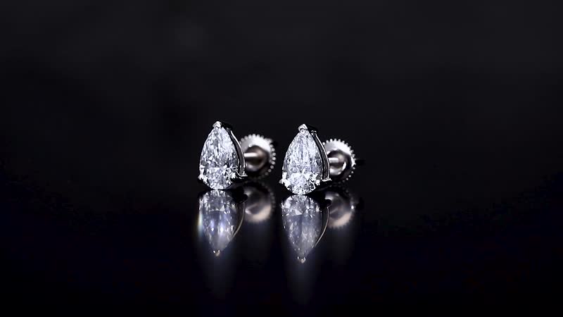 IGI Certified Luxuriant Lab Grown Diamond G-H VS 2.00 ctw Stud Earrings