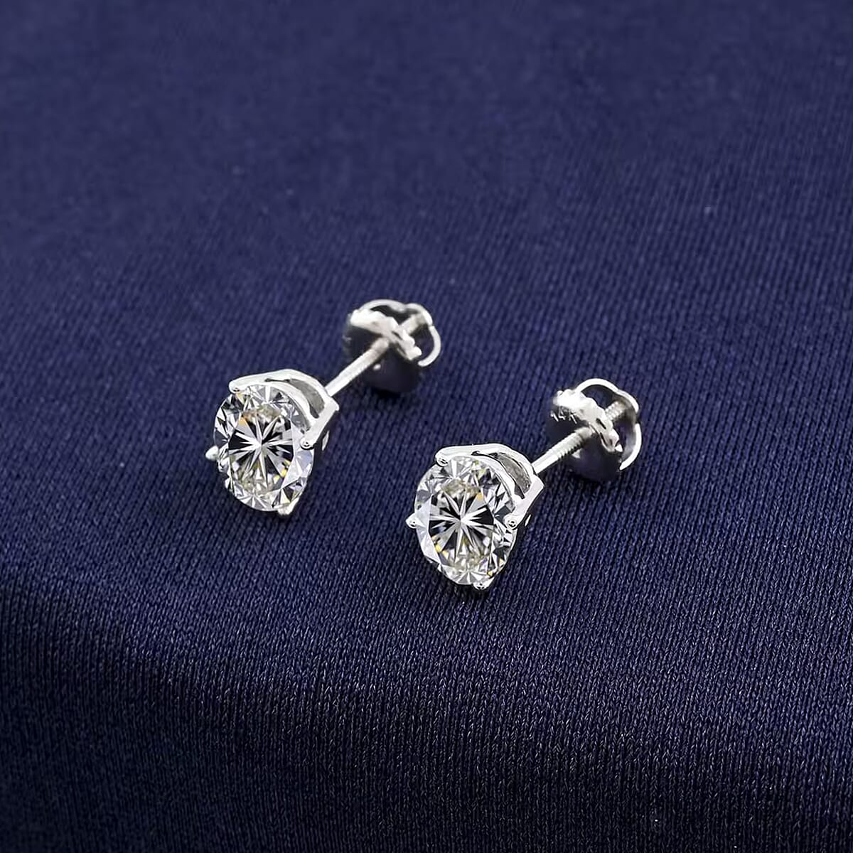 IGI Certified Luxuriant Lab Grown Diamond G-H VS 2.00 ctw Stud Earrings in 950 Platinum image number 7