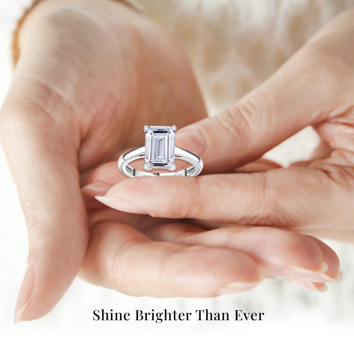 IGI Certified Luxuriant Lab Grown Diamond G-H VS 2.00 ctw Solitaire Ring in 950 Platinum (Size 8.0) (Del. in 7-10 Days) image number 3