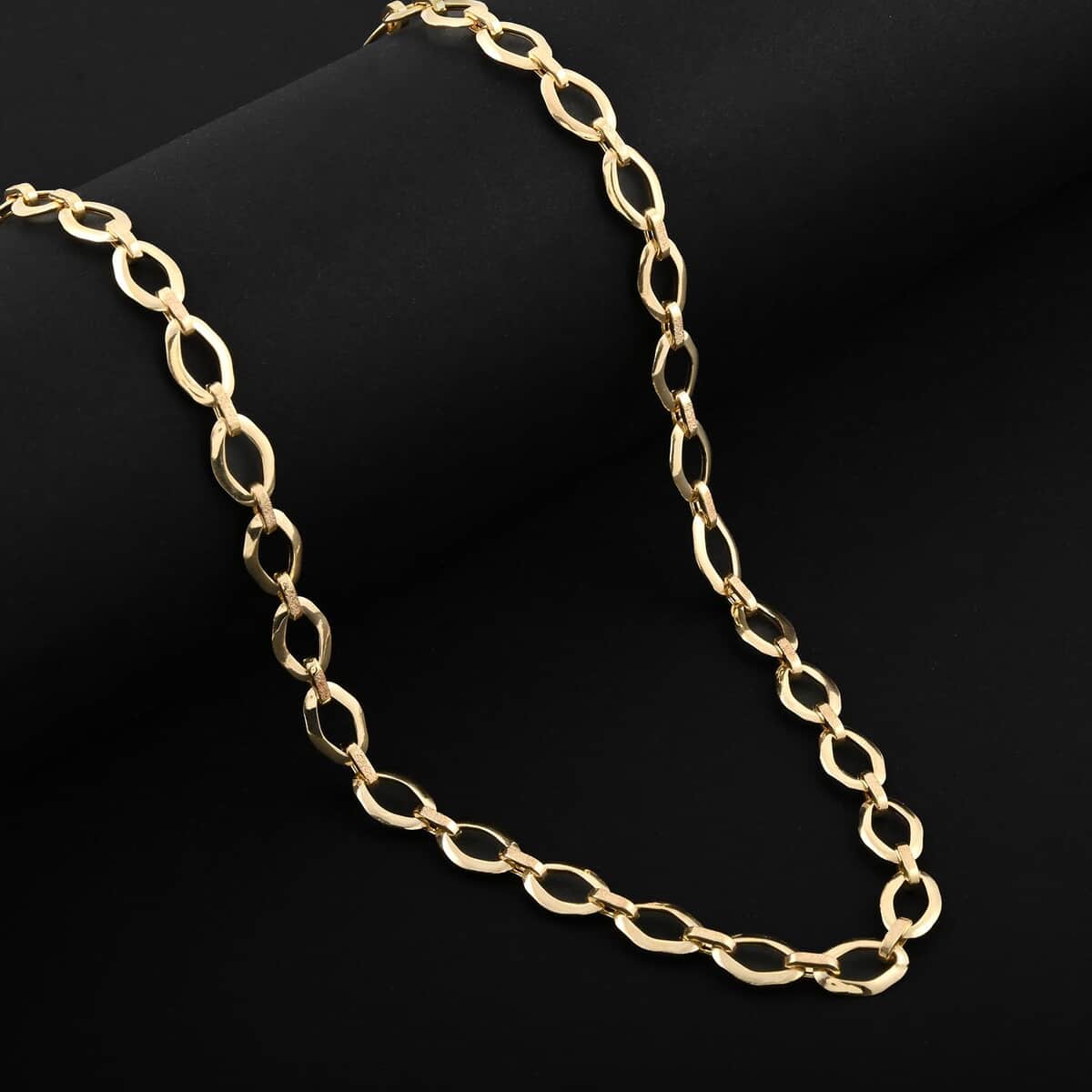 Italian 7mm Oval Marquise Kite Chain Necklace in 10K Yellow Gold 6 Grams 18-20 Inches image number 1