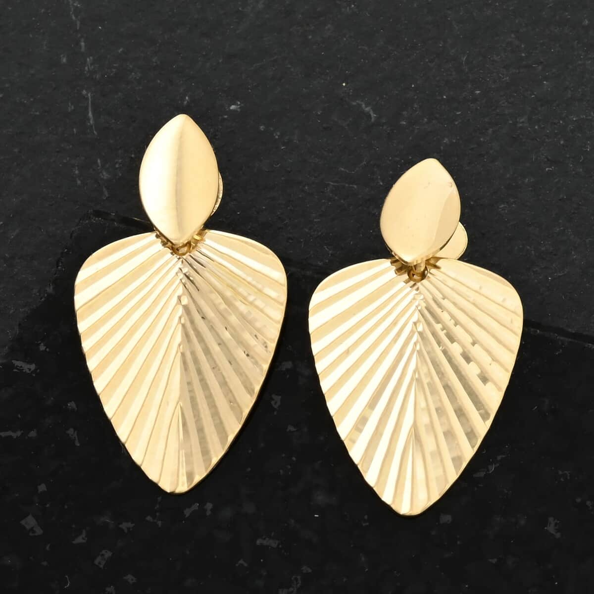 Italian Shield Designer Earrings in 10K Yellow Gold 1.70 Grams image number 1