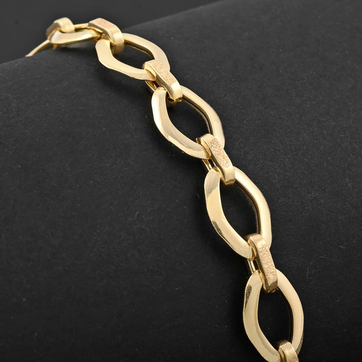 Italian 7mm Oval Marquise Kite Chain Bracelet in 10K Yellow Gold (7.50 In) 2.70 Grams image number 1