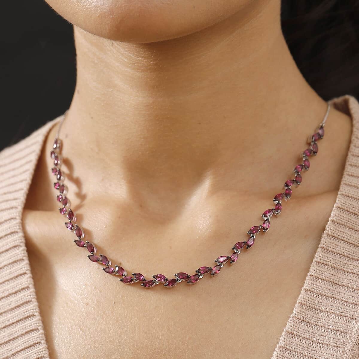 Premium Orissa Rhodolite Garnet 13.80 ctw Fern Leaf Necklace in Rhodium Over Sterling Silver 18 Inches image number 2