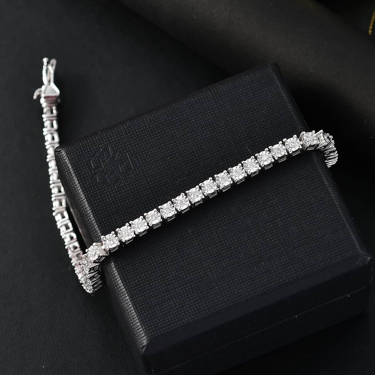 Luxuriant Lab Grown Diamond G-H SI 1.50 ctw Tennis Bracelet in Rhodium Over Sterling Silver (8.00 In) image number 1