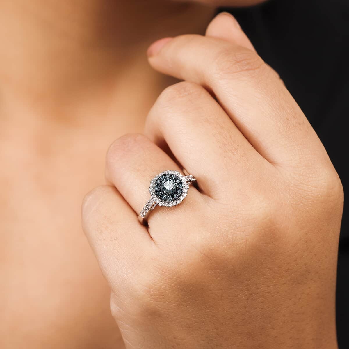 Luxuriant Lab Grown Blue and White Diamond SI 1.00 ctw Floral Ring in Rhodium Over Sterling Silver (Size 7.0) image number 2