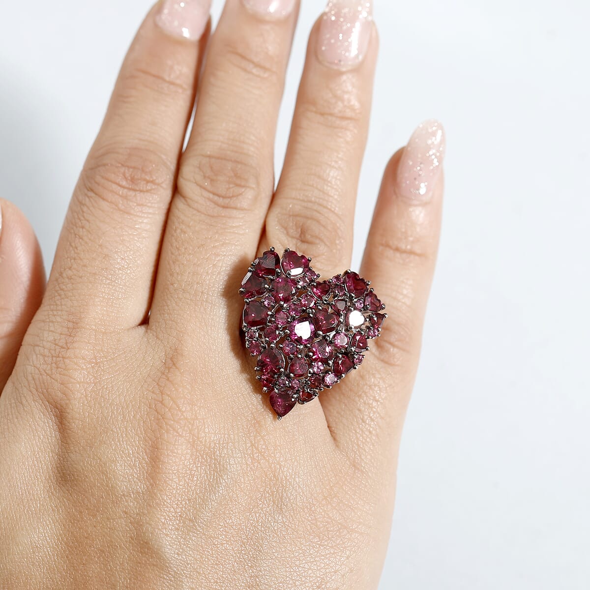 Premium Orissa Rhodolite Garnet 9.80 ctw Heart Ring in Rhodium Over Sterling Silver (Size 9.0) image number 2
