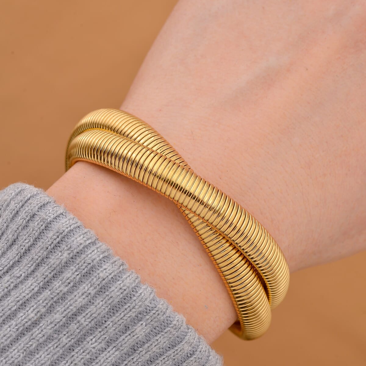 Wrap Texture Bracelet in ION Plated YG Stainless Steel (7.50-9.50In) image number 1