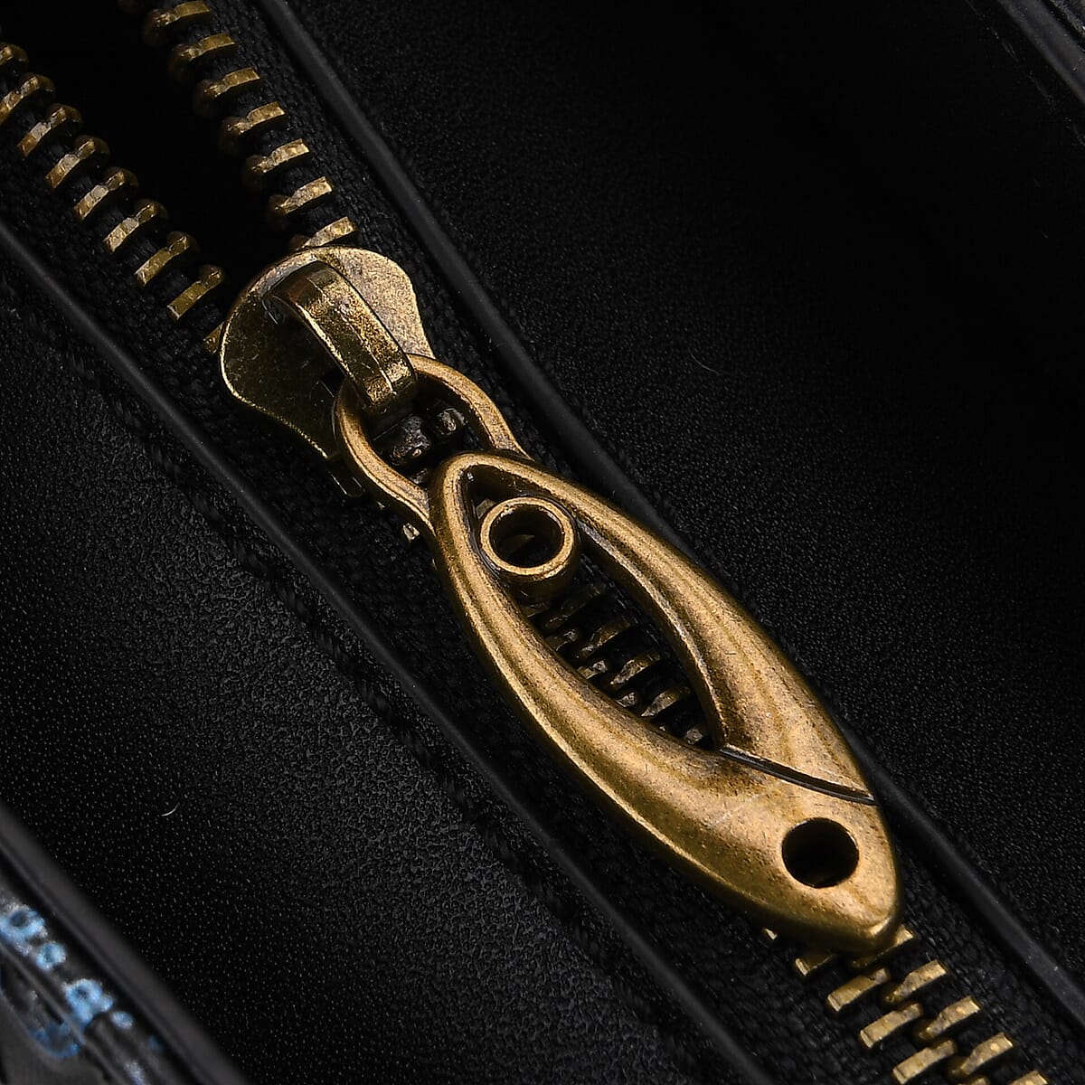 Grand Pelle Navy Plum Blossom Embossed Genuine Leather Rectangular Bag with Shoulder Strap image number 4