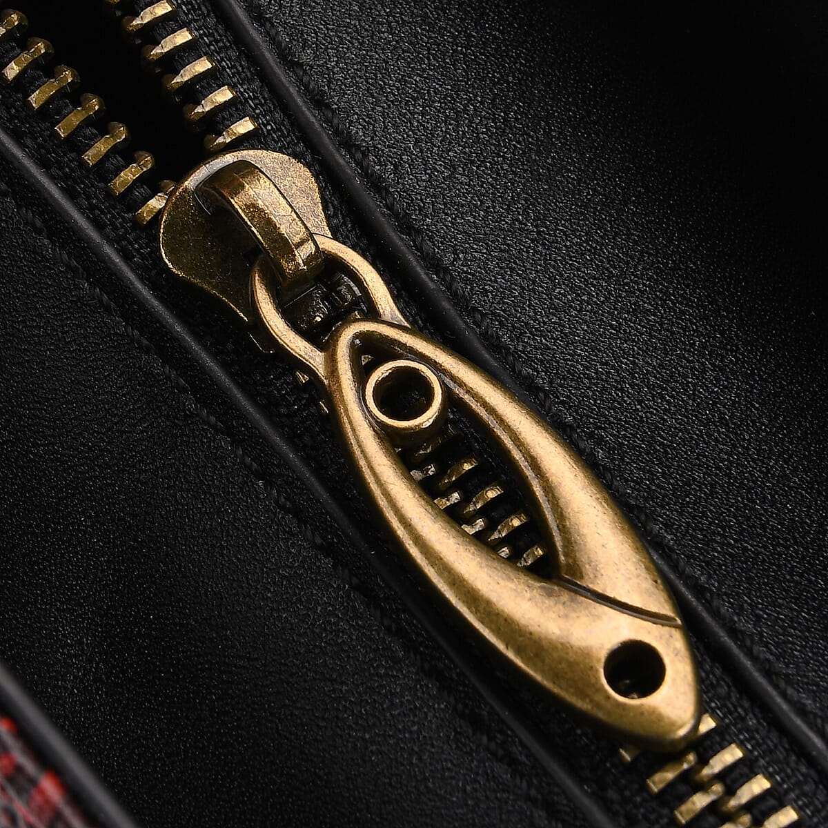 Grand Pelle Red Flower Embossed Genuine Leather Rectangular Bag with Shoulder Strap image number 4