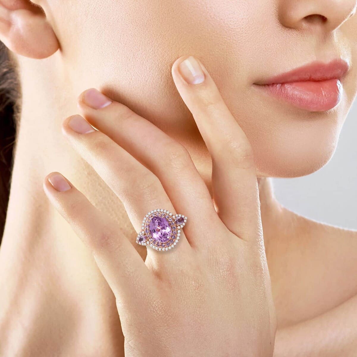 Certified & Appraised Luxoro AAAA Patroke Kunzite, Pink Sapphire and G-H I2 Diamond 4.75 ctw Ring in 14K Rose Gold (Size 7.5) 5.10 Grams image number 2