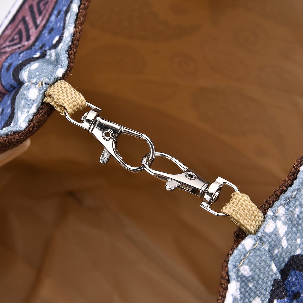 White Paisley Pattern 100% Polyester Tote Bag  image number 5