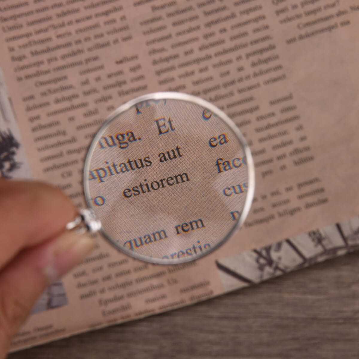 Set of 2 5x Power Lens Magnifying Glass Necklaces (36 Inches) image number 2