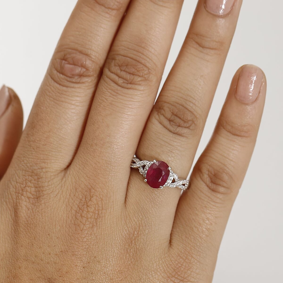 Premium Niassa Ruby (FF) and White Zircon 3.30 ctw Infinity Ring in Rhodium Over Sterling Silver (Size 11.0) image number 2