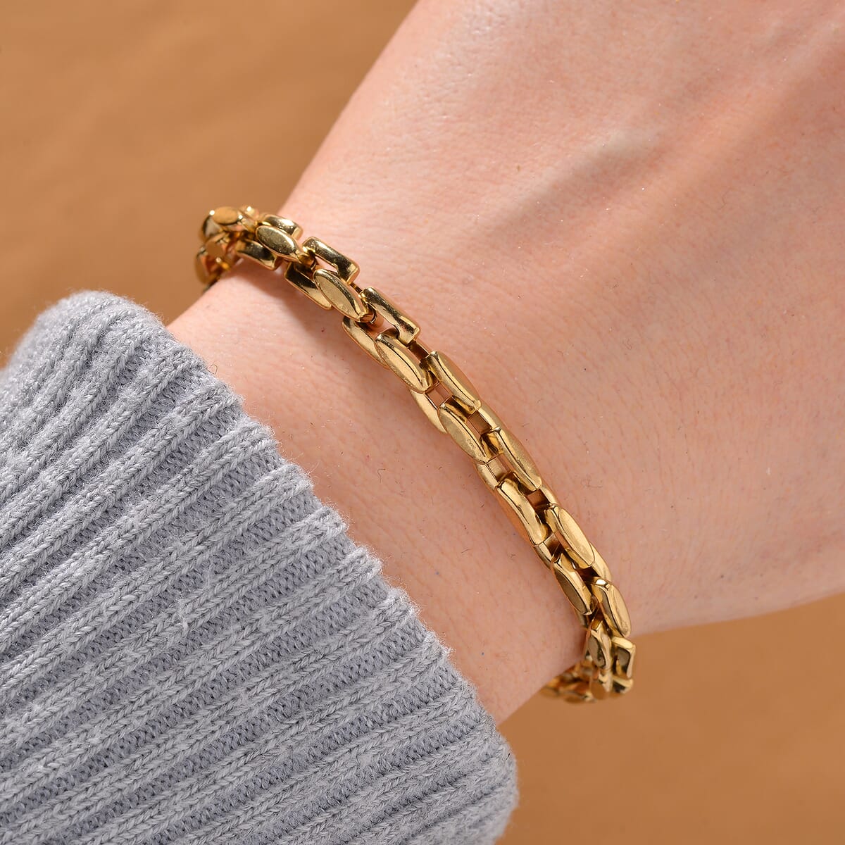 5.5mm Chain Bracelet in ION Plated YG Stainless Steel (8-10In) image number 1