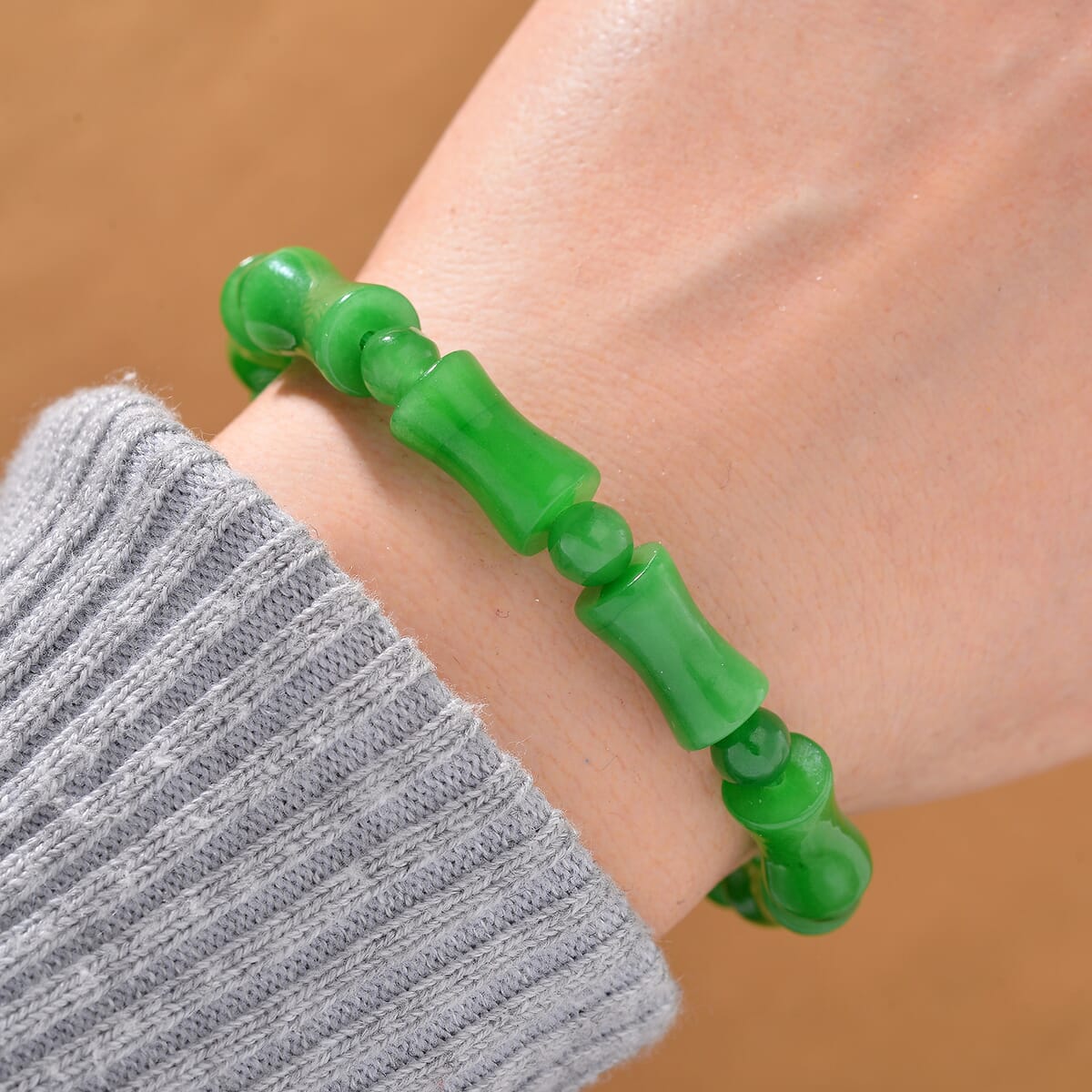 Green Burmese Jade Beaded Stretch Bracelet 110.00 ctw image number 1