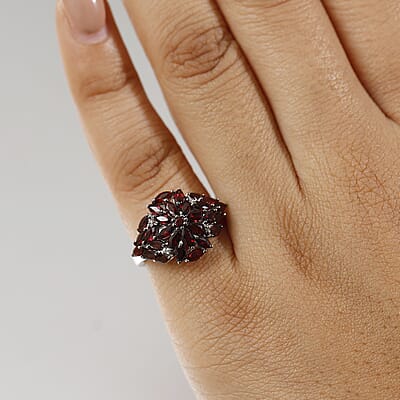 D'Joy Premium Anthill Garnet and White Zircon 2.85 ctw Ring in Rhodium Over Sterling Silver (Size 10.0) 