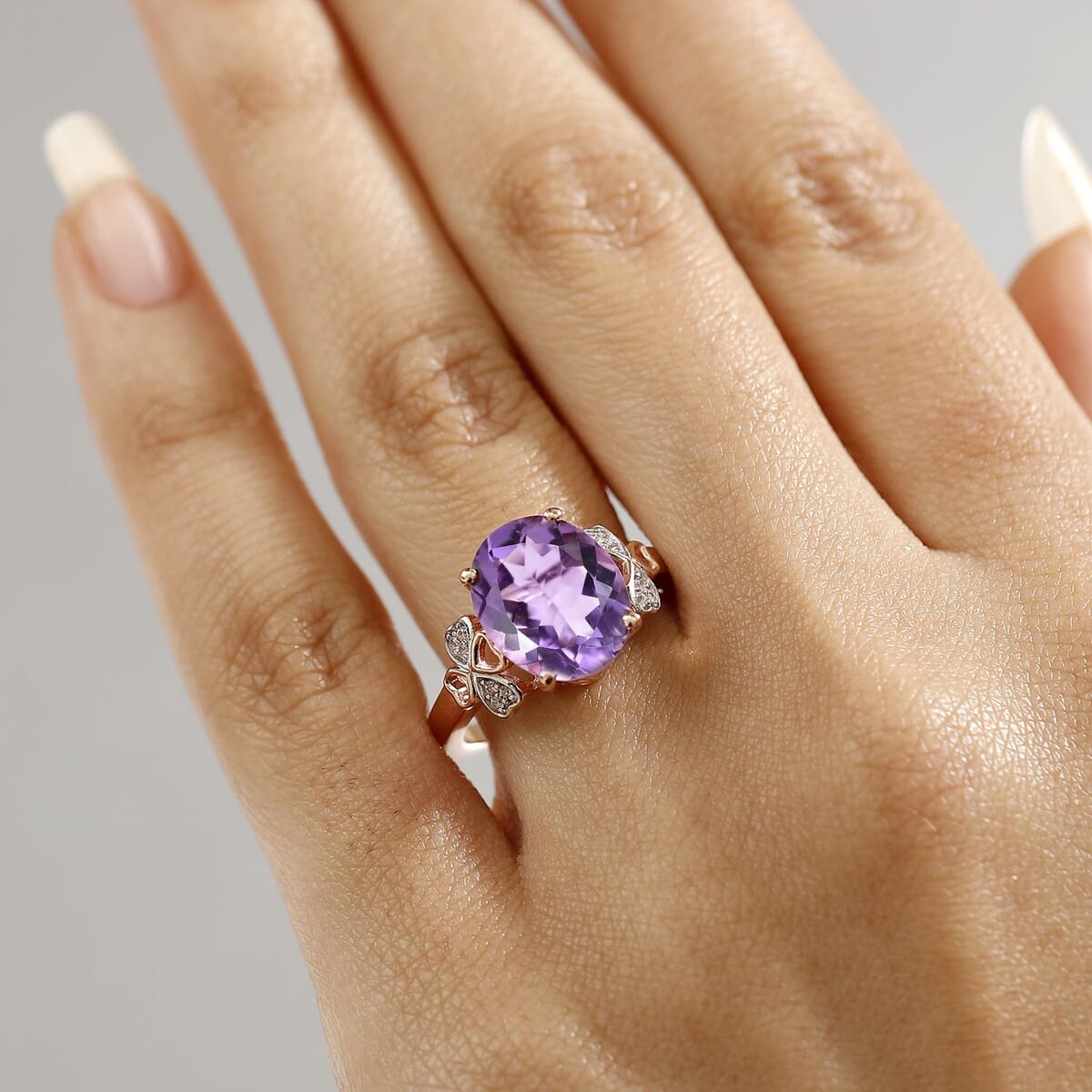 AAA Rose De France Amethyst and White Zircon 4.60 ctw Clover Leaf Ring in 18K Vermeil Rose Gold Over Sterling Silver (Size 9.0) image number 2