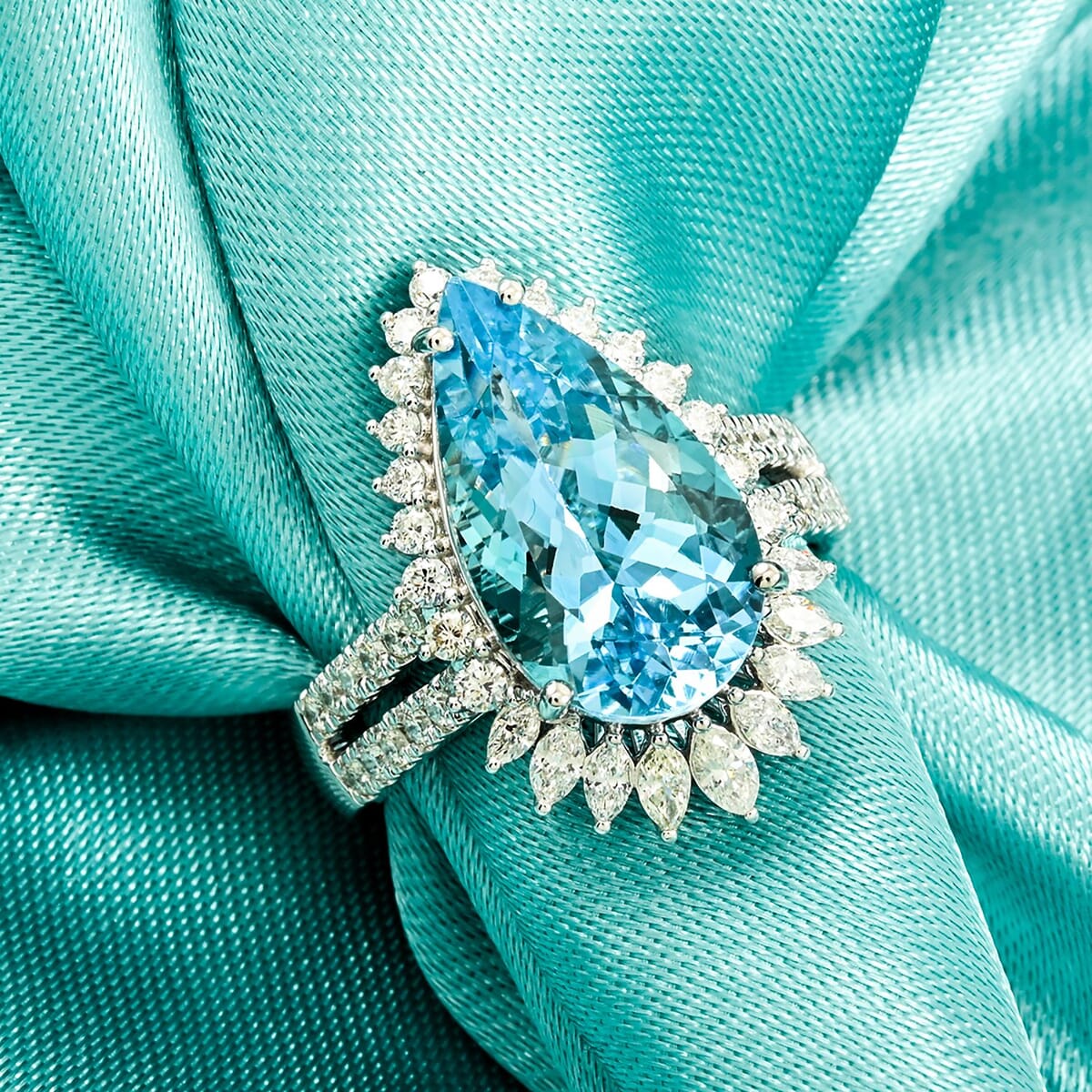 Chairman Vault Certified & Appraised Rhapsody AAAA Santa Maria Aquamarine and E-F VS Diamond 6.75 ctw Ring in 950 Platinum (Size 7.0) 11.95 Grams image number 1