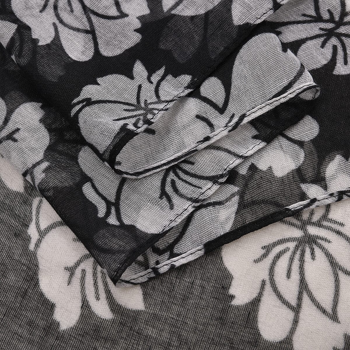 Set of 4, Red and Black 2 pcs Petunia Flower Print with match 2 Pcs Solid Color Crimp Polyester Scarfs  image number 2