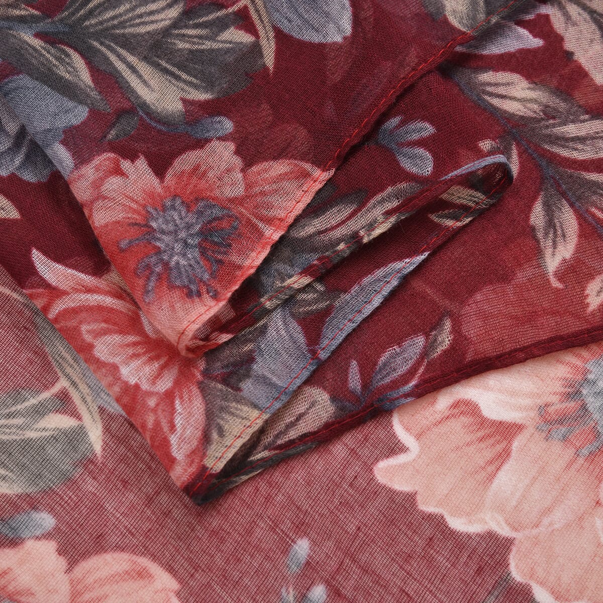 Set of 4, Red and White 2 pcs Carnation Flower Print with match 2 Pcs Solid Color Crimp Polyester Scarfs  image number 2